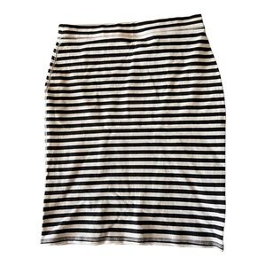 Old Navy Black and White Pencil Skirt Knee-Length Casual